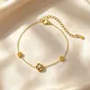 Pulseira de Camélia Dourada de Luxo para Mulheres, Design Único com Flores Bordadas em Diamante, Exquisita e Sofisticada, Presente Perfeito para Namorada