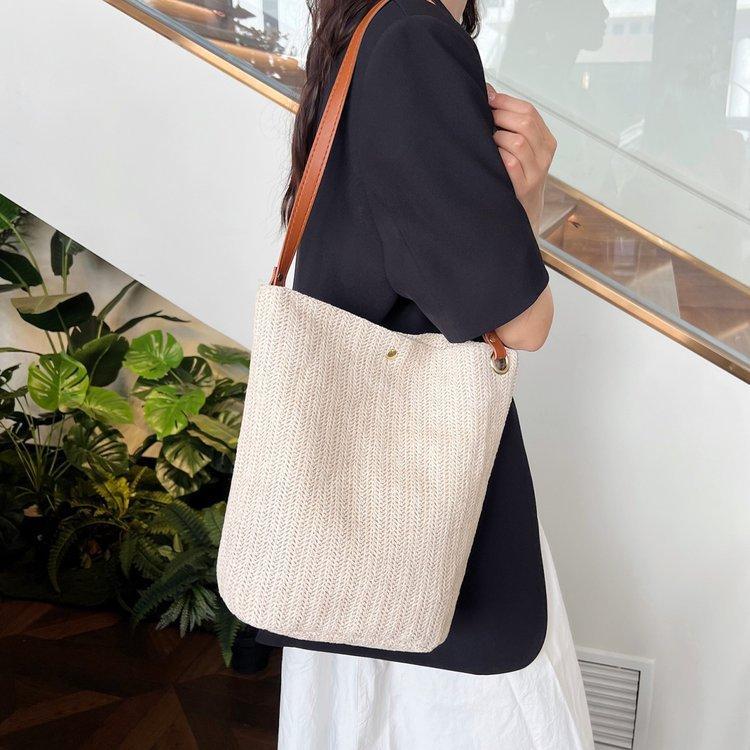 编织包女包新款潮2024夏草编简约百搭小清新水桶包个性单肩斜