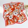 Bufanda de Seda Estampada con Flores Nueva de Verano Bufanda de Seda Artificial Cuadrada Pequeña de 70cm Lujo Ligero Versátil Bufanda Profesional para Mujer