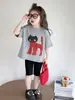 Camiseta Manga Curta para Meninas 2025 Novas Roupas de Verão para Crianças Estilo Verão Super Bonita t Bebê Menina Manga Meia Moda Tops
