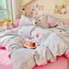 Juego de cuatro piezas de algodón acolchado fresco y sencillo estilo Ins, ultra suave para dormir sin nada, estampado floral estilo pastoral, juego de tres piezas para dormitorio, funda de edredón de gasa de doble capa