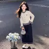 Conjunto de Dos Piezas de Moda con Cárdigan de Cuadros Patchwork y Pantalones de Pierna Ancha de Mezclilla Versátiles para Niños Mayores