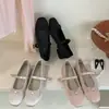 Aumento de Altura Interior 42026 Dulces, Suaves y Elegantes Zapatos Mary Jane de Punta Cuadrada y Corte Bajo con Moño para Mujeres Pequeñas