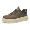 Zapatos de Hombre Otoño Invierno Nuevos Suela Gruesa Superficie de Cuero Caña Baja Zapatos de Tabla Hombres Jóvenes Estilo Hong Kong Casual para el Trabajo Moda Deportivos Zapatos de Moda
