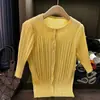 Novo top redondo versátil que reduz a idade para mulheres, fino de verão, de abotoar de um lado, cor mostra camisa doce para mulheres, rosa