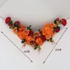 Nuevas decoraciones de techo para interiores para habitaciones de bodas, con flores simuladas dispuestas en un diseño de cuatro esquinas, creando una escena floral festiva y hermosa para la sala de estar