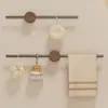 Porta-toallas Minimalista de Nogal Barra Única Baño de Alta Gama Lavabo Estante de Almacenamiento de Toallas Montado en Pared Sin Taladro