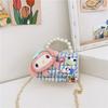 Bolsa de Pérolas da Moda Feminina Versátil Bolsa Mensageira com Corrente Bolsa de Ombro Estilo Chanel Simples Bolsa Quadrada Pequena Infantil Atacado