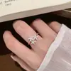 Anel Floral Doce para Mulheres, Simples e Brilhante, Requintado e de Luxo Leve, Anel Aberto Ajustável, Versátil para Empilhar, Anel Único para Dedo Indicador Estilo Floresta