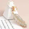 Llavero de Pluma con Pedrería de Moda de Venta Caliente Transfronteriza para Mujeres, Colgante de Bolso de Lujo Ligero, Aleación Incrustada con Diamantes, Llavero de Coche