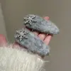 Horquilla Dulce de Peluche Brillante con Circonita para Otoño e Invierno, Pinza Lateral Femenina y Elegante, Lujo Accesible y Sentido de Alta Gama, Estilo Caliente 2026, Accesorios para el Cabello