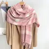 Bufanda a cuadros versátil y elegante para mujer, nuevo diseño coreano invierno 2026, regalo para estudiante, bufanda cálida para el cuello