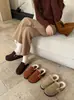 Pantuflas cerradas de estilo francés para aumentar la altura interior, nuevo modelo 2026, punta redonda, hebilla, pantuflas de ante y pelo