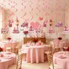 Banner de ambiente transfronterizo con temática dulce con elementos de camión pequeño retro rosa, banderín de cumpleaños, adorno para pastel y arreglos decorativos