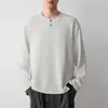 Sudadera Deportiva Mokaike City con Cuello Henley para Hombre, Nueva Colección Otoño 2026 Sudadera de Hombre con Parches a Cuadros 55968