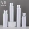 Botella pulverizadora blanca en stock 60ml Botella de plástico 100ml Botella tipo dispensador de tóner 80ml Botella dispensadora de loción