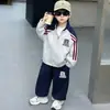 Conjunto de roupa de outono para meninos 2026 novo jaqueta casual estilosa estilo coreano para meninos pequenos, conjunto de duas peças da moda para primavera e outono
