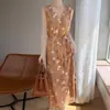 Nuevo Vestido de Satén con Escote en V para Mujer Primavera/Verano 2026, Sin Mangas, Bloque de Color, Cintura con Lazo, Corte Holgado, Versátil Vestido de Longitud Media de Corte A