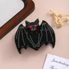 Pinza para el cabello acrílica con forma de murciélago, fresca y elegante, para Halloween, accesorio de pelo festivo gótico, peculiar y único