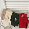 26 Meias Vermelhas para Mulheres, Meia-panturrilha, Outono e Inverno, Padrão Trançado, Meias de Natal, Bordado de Boneco de Neve, Meias Slouch Versáteis da Moda Zhejiang Atacado