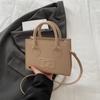 Bolsa de Ombro Casual Casual 2025 Nova Bolsa Transversal Simples Bolsa Carteiro de Moda Nicho Retrô Bolsa Quadrada Pequena Bolsa Feminina