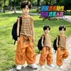 Conjunto de Verão Sem Mangas para Meninos 2026 Novo Estilo Crianças Maiores Colete Listrado Fino de Verão para Meninos Estilo Streetwear Cool