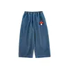 Calça Jeans Bordada com Boneca Cogumelo Fofa para Meninas, Verão Infantil, Estilosa, Versátil, Solta, Casual