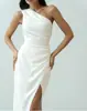 Vestido formal largo de un solo hombro, entallado a la cintura, plisado, con abertura lateral, simple y elegante, transfronterizo europeo y americano 2026