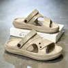 Sapatos Masculinos 2026 Verão Novos Sandálias Respiráveis Masculinas Sola Macia Sapatos de Praia Estilo Pai Chinelos de Uso Duplo
