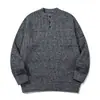 Suéter Henley de punto casual a rayas retro estilo japonés Rumeng para hombre, otoño, ajuste holgado, hombros caídos