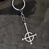 Moda europea y americana nuevo llavero de coche personalizado con forma de fantasma de metal tridimensional y forma de cruz de fantasma colgante de regalo