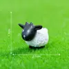 Decoración de terrario de musgo, oveja mini linda de dibujos animados de anime, figura de cabra en blanco y negro