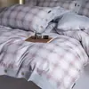 Juego de cuatro piezas simple y de alta gama 100% algodón puro engrosado cepillado, ropa de cama cálida para otoño e invierno estilo botón, impresión digital 100% algodón