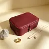 Caja de joyería antioxidante de fábrica, caja de embalaje para accesorios de cuero, caja de almacenamiento para anillos, pendientes, pulseras con personalización de logotipo