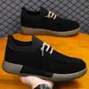Sapatos Masculinos 2026 Novo Estilo Sapatos Casuais Esportivos Masculinos Versáteis Tendência Sapatos da Moda Jovens Slip-on Sapatos Preguiçosos Atacado