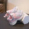 Zapatos Deportivos Infantiles Estilo Nuevo Primavera y Otoño Zapatos Tipo Papá para Niños Suela Blanda Antideslizante Zapatos Ligeros de Malla Transpirable Zapatos de Running para Niñas