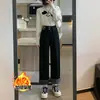 Jeans feminino para outono e inverno, forrado com fleece, espessado, cintura alta, modelagem solta, afina a silhueta, perna reta, com caimento, perna larga, calça de inverno quente para uso ao ar livre