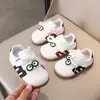 Zapatos de Skate para Niños 2026 Primavera/Otoño Unisex Zapatos Blancos Suela Suave Zapatos para Bebé Zapatos Individuales Zapatillas para Correr Caña Baja Zapatos para Niños Pequeños Venta al por Mayor