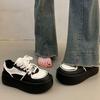 Sapatos Brancos Versáteis Populares de Alta Qualidade com Solas Grossas Aumentadas para Mulheres 2025 Novos Sapatos de Plataforma Esportivos Casuais de Primavera e Outono