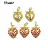 Wt-Jfe149 Atacado Roupas para Meninas Joias DIY Acessórios Artesanais Pingente de Latão Joias de Cola de Morango