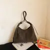 2026 Nova Bolsa de Ombro sob o Braço de Grande Capacidade para o Dia a Dia Bolsa de Ombro Simples Bolsa Tote de Nicho Bolsa Transversal Colorida Sólida da Moda Tendência