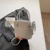 Accesorio de Oficina Súper Popular Bolso Tote Pequeño para Mujer, Nuevo Bolso de Hombro Exquisito Verano 2026, Bolso Cruzado Tipo Cubo para Viajar