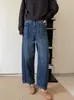 A primavera não está atrasada. Novo produto do outono de 2026: jeans escuro, estilo solto e casual para mulheres, cobre o quadril, afina a silhueta, cropped para baixinhas
