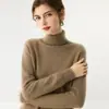 Nova blusa base de malha de cashmere para outono e inverno, cor sólida da moda, estilo coreano, gola alta simples, espessa e quente para mulheres