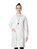 Batas blancas de manga corta de alta calidad, resistentes a las arrugas, adecuadas para entornos médicos, de laboratorio y de servicio de alimentos.. Personalizable con logotipos. Venta al por mayor disponible a precios reducidos para pedidos grandes