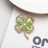 Broche de Trébol de Cuatro Hojas con Incrustaciones de Zirconia Verde Nuevo para Mujer, Corsage de Chaqueta de Traje de Alta Gama, Pin para Ropa Fijo