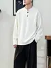 Gola Henley, camiseta texturizada de manga comprida, estilo masculino, nova coleção outono/inverno 2026, adequada como camada interna ou base