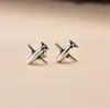 Plata de ley S925 estilo retro popular europeo y americano pequeños pendientes de tuerca para niña de avión pendientes joyería en stock moda personalidad al por mayor
