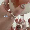 Anel Deslumbrante em Forma de Coração de Luxo Leve para Mulheres, Estilo Minimalista Cool, Anel Ajustável Versátil e Único, Anel da Moda para o Dedo Indicador