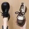 Mocasines Planos de Cuero Suave con Suela Gruesa 2025 Nuevo Otoño Versátiles Estilo Británico Planos para Aumentar Altura y Adelgazar Zapatos Exteriores de Cuero